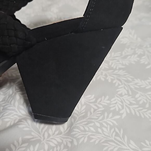 Torrid Black Faux Suede Sandals 4 Inch Heels Size 8.5 W - Picture 14 of 16
